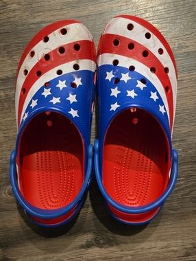 CROCS Men's Patriotic Star & Stripe Clog Sandals in Red, White & Blue